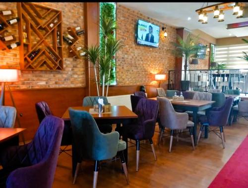 a restaurant with tables and chairs and a bar at Elitte in Kavadarci
