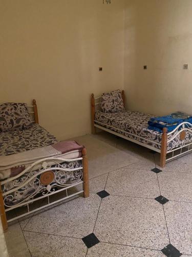a room with two beds in a room at Hassania in Azrou