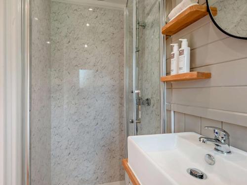 Ένα μπάνιο στο 1 Bed in Patterdale 96153