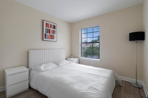 Katil atau katil-katil dalam bilik di Spacious Luxury Stay Near Dulles Airport-IAD with Free Parkings
