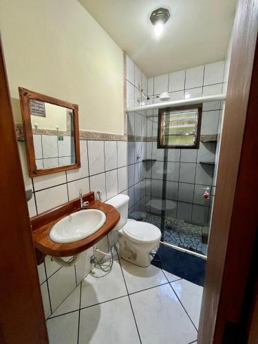 a bathroom with a sink and a toilet at Pousada Murmúrio das Águas in São Francisco Xavier
