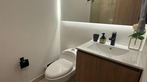 a bathroom with a white toilet and a sink at Apartaestudio en Chía in Chía