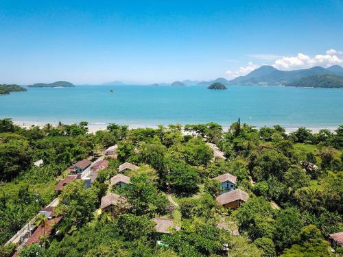 an aerial view of a resort with the beach and water at Chalés Villa do Mar in Ubatuba
