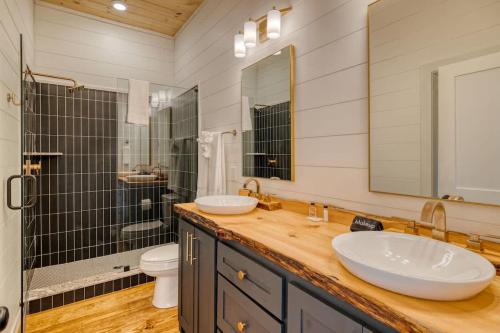 a bathroom with two sinks and a shower and a toilet at Big Sky - Best Views in Blue Ridge in Epworth