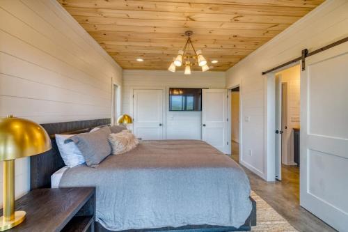 a bedroom with a bed and a wooden ceiling at Big Sky - Best Views in Blue Ridge in Epworth