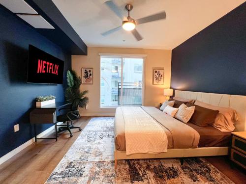 a bedroom with a king sized bed and a desk at Mid Century With Pool GYM and Parking 10min to Cedars in Los Angeles