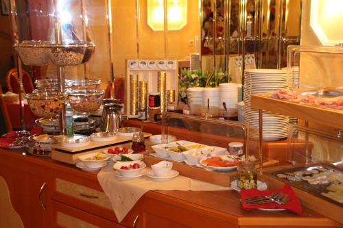Comida en o cerca de este hotel