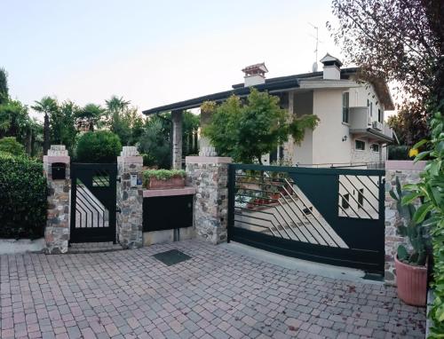 Το κτήριο όπου στεγάζεται  η παραθεριστική κατοικία