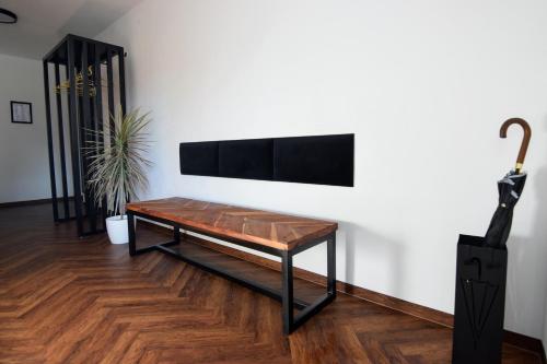 a living room with a bench and a flat screen tv at Stilvolle, vollausgestattete 120m2 Wohnung mit Bauernhoferlebnis in Sankt Martin am Ybbsfelde