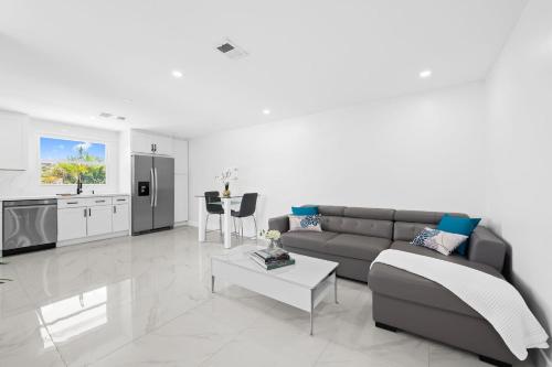 Fotografie z fotogalerie ubytování Pompano Gem, 1 mi to Beach & 12 Pickleball courts v destinaci Pompano Beach
