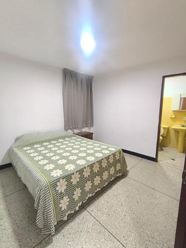 En eller flere senge i et værelse på Apartamento Av Las Americas 3 habitaciones