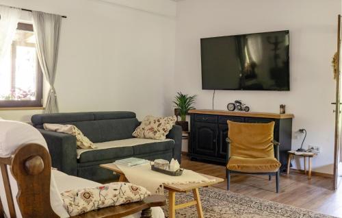Ruang duduk di Cozy Home In Petrinja With Wifi