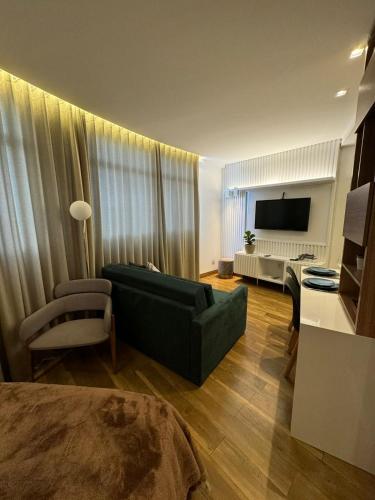 Et tv og/eller underholdning på Apartamento área central portaria 24 horas