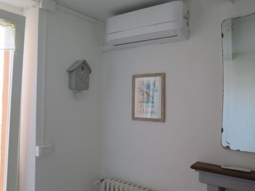 a white room with a clock on the wall at Orologio a Cucù in Montecarotto