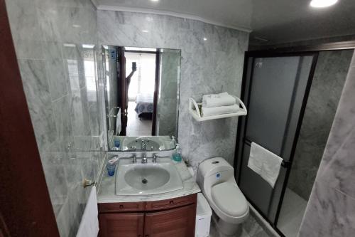 Ένα μπάνιο στο Apartamentos Torres del Sun Rise SAN ANDRES ISLAS COLOMBIA