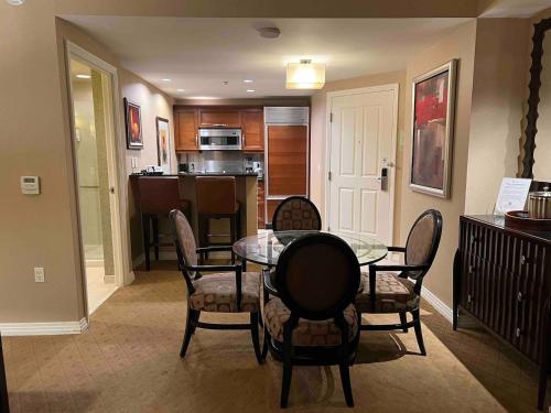 a dining room with a table and chairs and a kitchen at Mgm 1 Bedroom Balcony And Or Studio Luxury Suites in Las Vegas