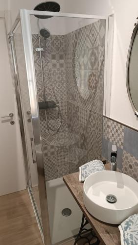 a bathroom with a shower and a white sink at LE GEMME Bed & Breakfast con parcheggio e giardino in Casarza Ligure