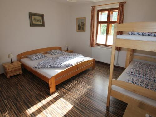 Poschodová posteľ alebo postele v izbe v ubytovaní Penzion Adršpach u Báry