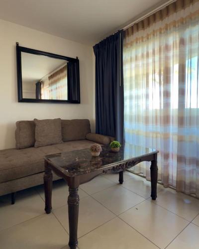 Un lugar para sentarse en Maho Beach House - Big Beautiful Studio - Ocean View
