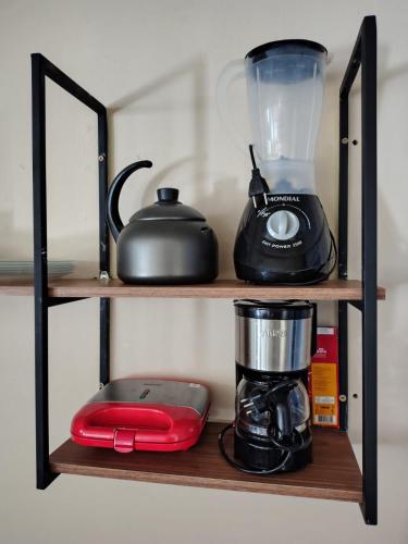 a kitchen shelf with a blender and a blender at ossos beach in Búzios