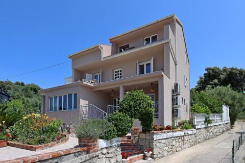 Apartments by the sea Kampor, Rab - 17396