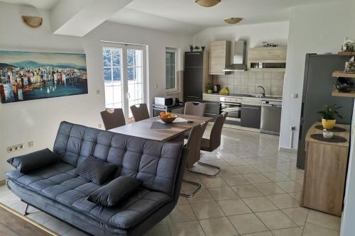 Apartments with parking space Kampor, Rab - 24838