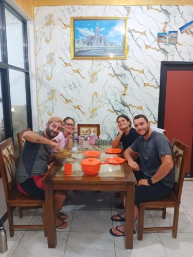 Tetamu yang menginap di Bajo Komodo Homestay