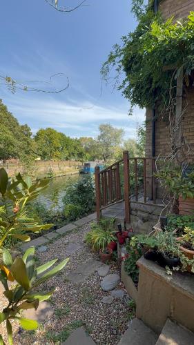 Amazing Location - City of London- 2 Bedroom Stunning Canal View House With Private Garden,Parking & Balcony photo 85