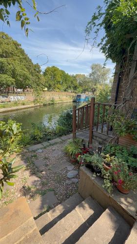 Amazing Location - City of London- 2 Bedroom Stunning Canal View House With Private Garden,Parking & Balcony photo 83