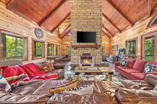 Χώρος καθιστικού στο New 6BR Spa-Firepit-Pool Table-Arcade-Mini Golf