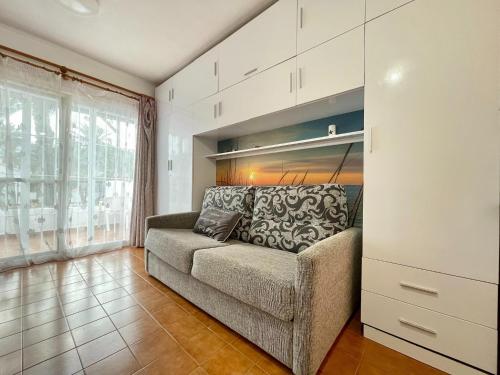 Et opholdsområde på Apartment in Roquetas by Beach & Pool