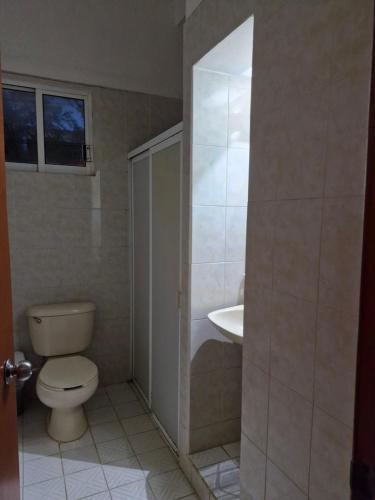 a bathroom with a toilet and a sink at Hotel Coatza Inn in Coatzacoalcos