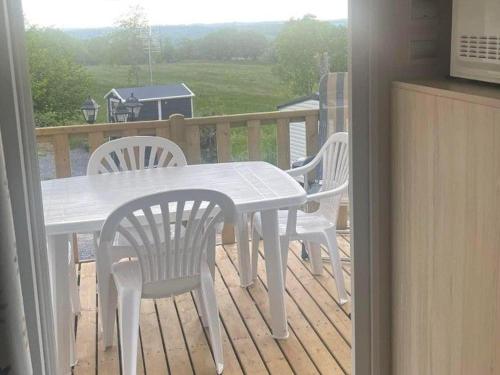 Gallery image of Mobil-home à Argences en Aubrac - 6 pers, Terrasse - API-1-52-344 in Banes