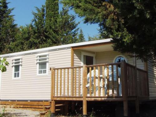 Mobil-home confortable avec terrasse - API-1-52-652