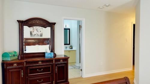 Фотография из галереи Luxury Stay in a beautiful City Brampton в городе Брамптон