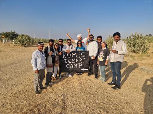 Επισκέπτες που μένουν στο Rumis Desert Camp