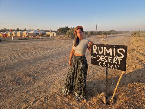 Επισκέπτες που μένουν στο Rumis Desert Camp