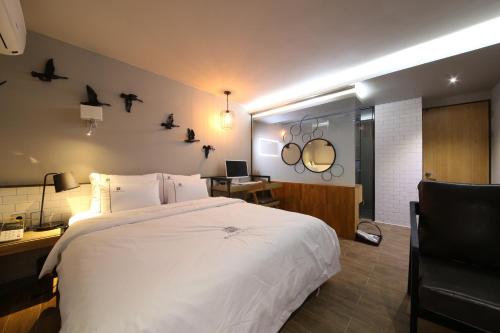 Ένα ή περισσότερα κρεβάτια σε δωμάτιο στο Avenue Hotel