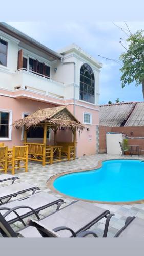 Πισίνα στο ή κοντά στο The Villa Residences Resort