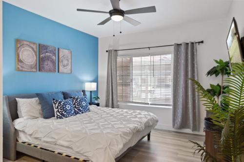 Postel nebo postele na pokoji v ubytování Scottsdale 2BR Stay , Pool & Steps from TPC Golf & Fairmont- H1162