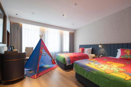 Rezen Estelle Hotel - East Nanjing Rd, City Centerにあるベッド