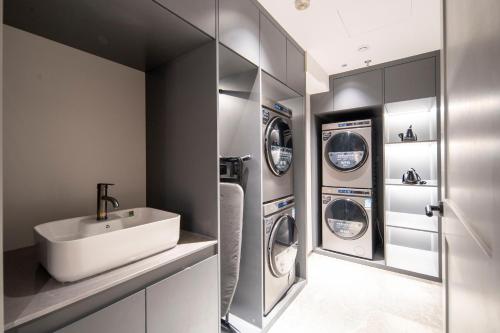 Rezen Estelle Hotel - East Nanjing Rd, City Centerにあるバスルーム