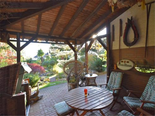 Ein Garten an der Unterkunft Wohnung in Bad Zwesten am Edersee