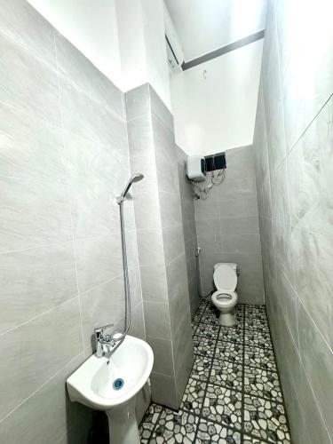 a bathroom with a sink and a toilet at Lucky 12 in Bắc Ninh