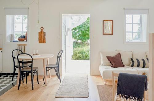 Χώρος καθιστικού στο Charming Hen House With Terrace Near Vadstena