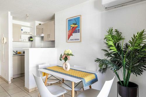 Bright One bedroom Apt with Parking and Terrace