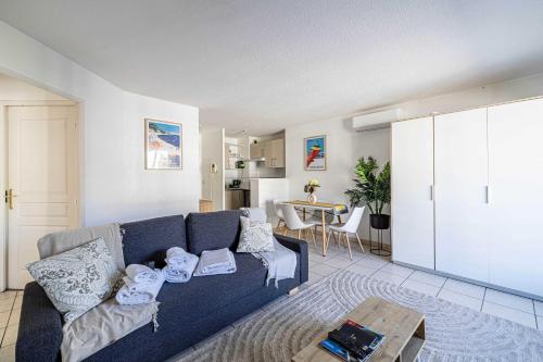 Bright One bedroom Apt with Parking and Terrace