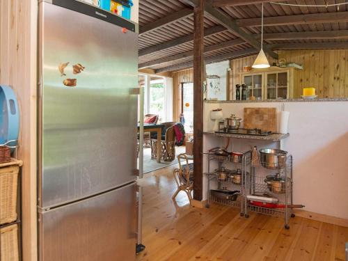 Nhà bếp/bếp nhỏ tại 4 person holiday home in Grenaa-By Traum