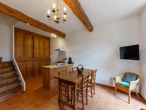 Η κουζίνα ή μικρή κουζίνα στο Holiday Home in Tautavel near Gorges de Gouleyrous