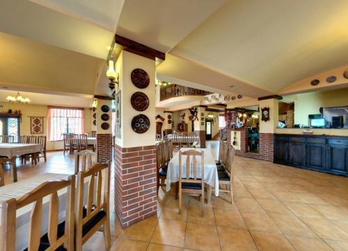 a restaurant with a table and chairs in a room at Pensiunea Cabana Soimul in Comăneşti